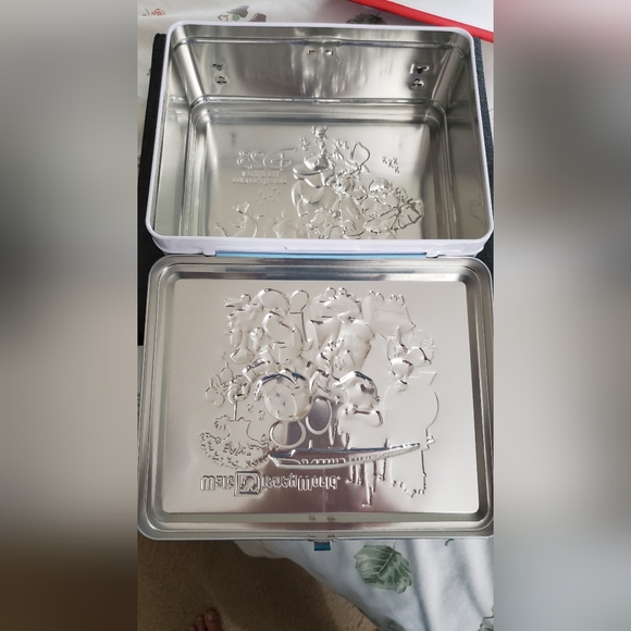 BUNDLE - Disney D23 (2023) metal retro lunchbox, record, and pendant - Picture 4 of 7